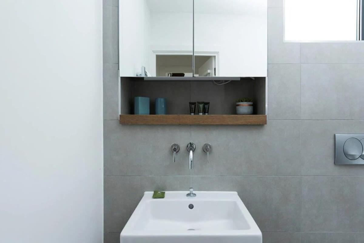 Modern 2 Bed Apartment W Balcony In Londra Exterior foto