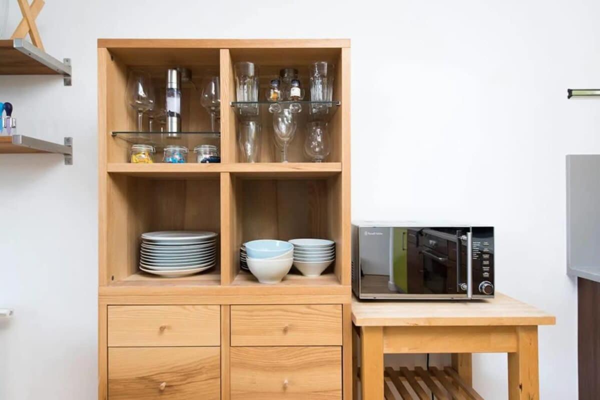 Modern 2 Bed Apartment W Balcony In Londra Exterior foto