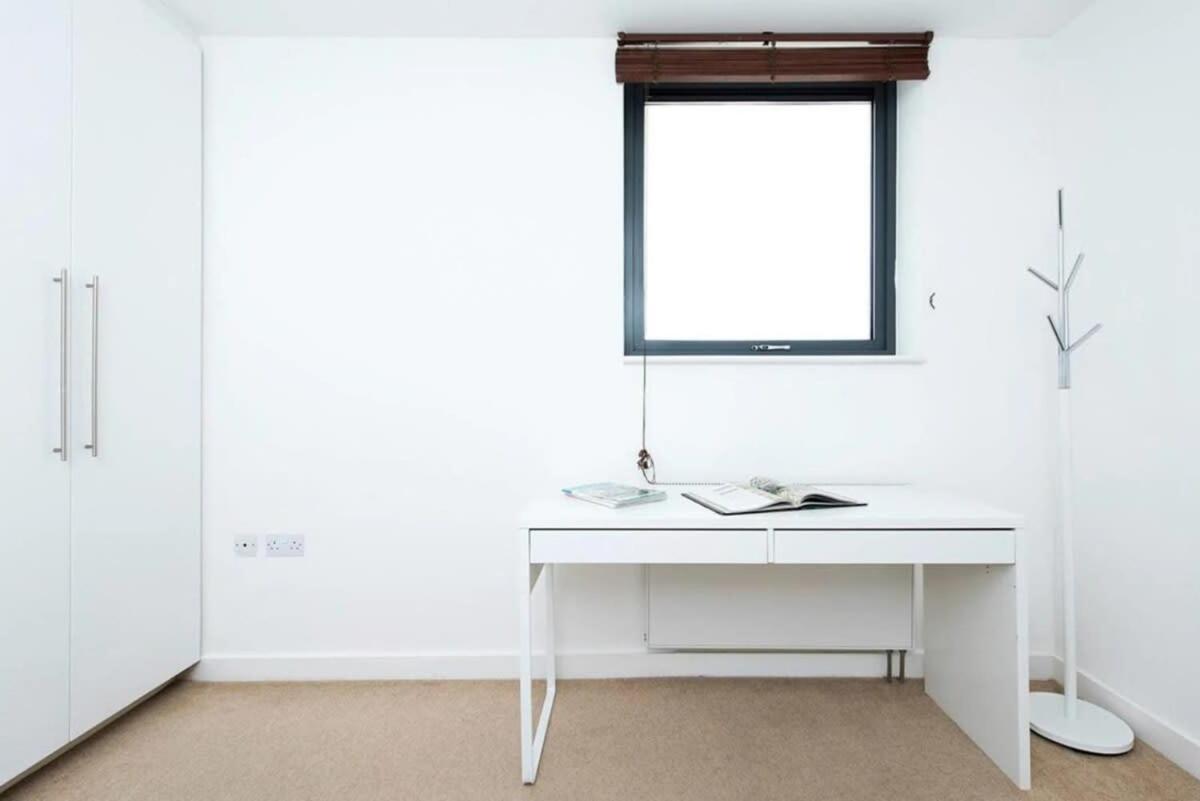 Modern 2 Bed Apartment W Balcony In Londra Exterior foto