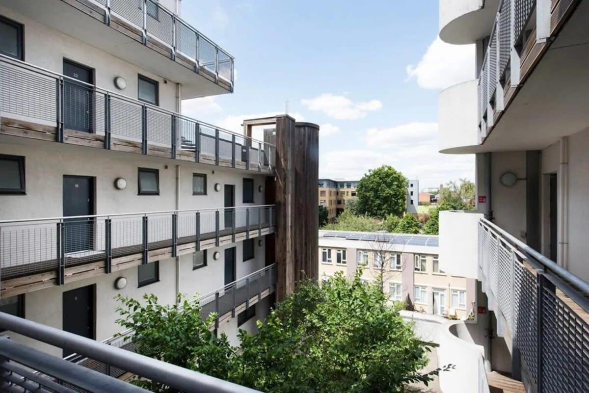 Modern 2 Bed Apartment W Balcony In Londra Exterior foto