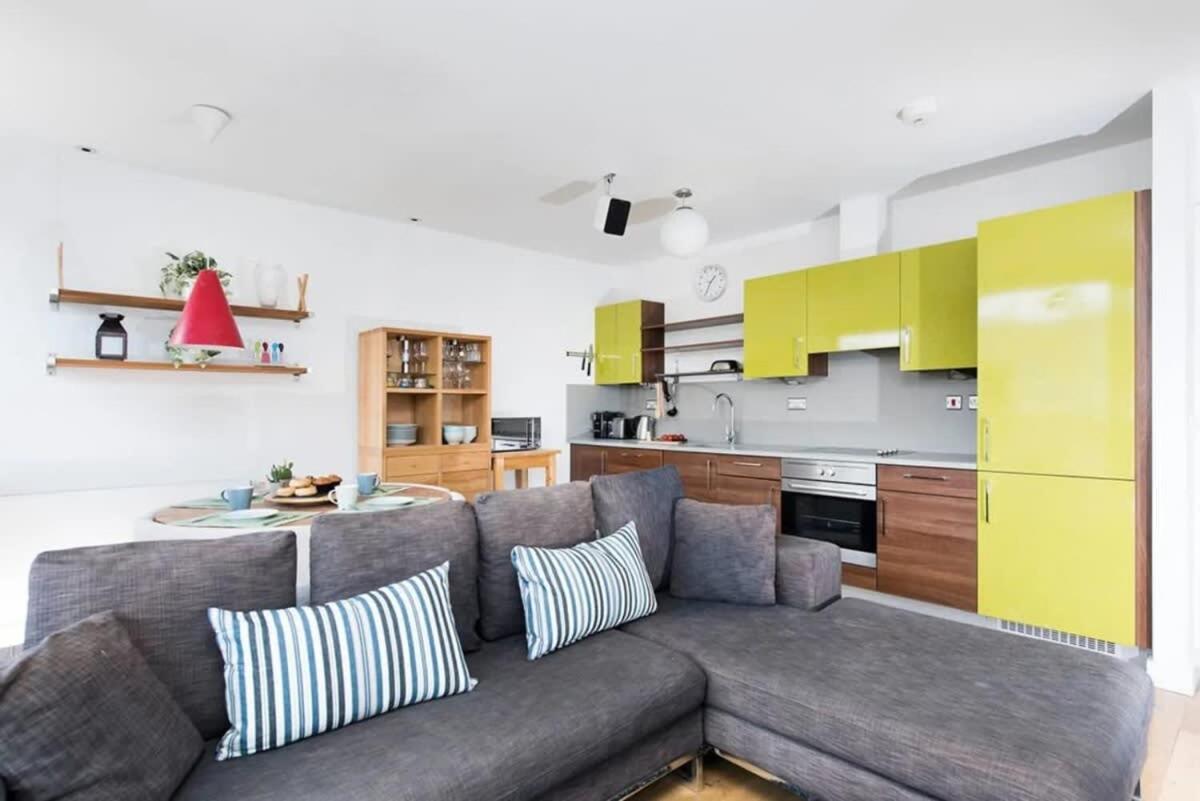 Modern 2 Bed Apartment W Balcony In Londra Exterior foto