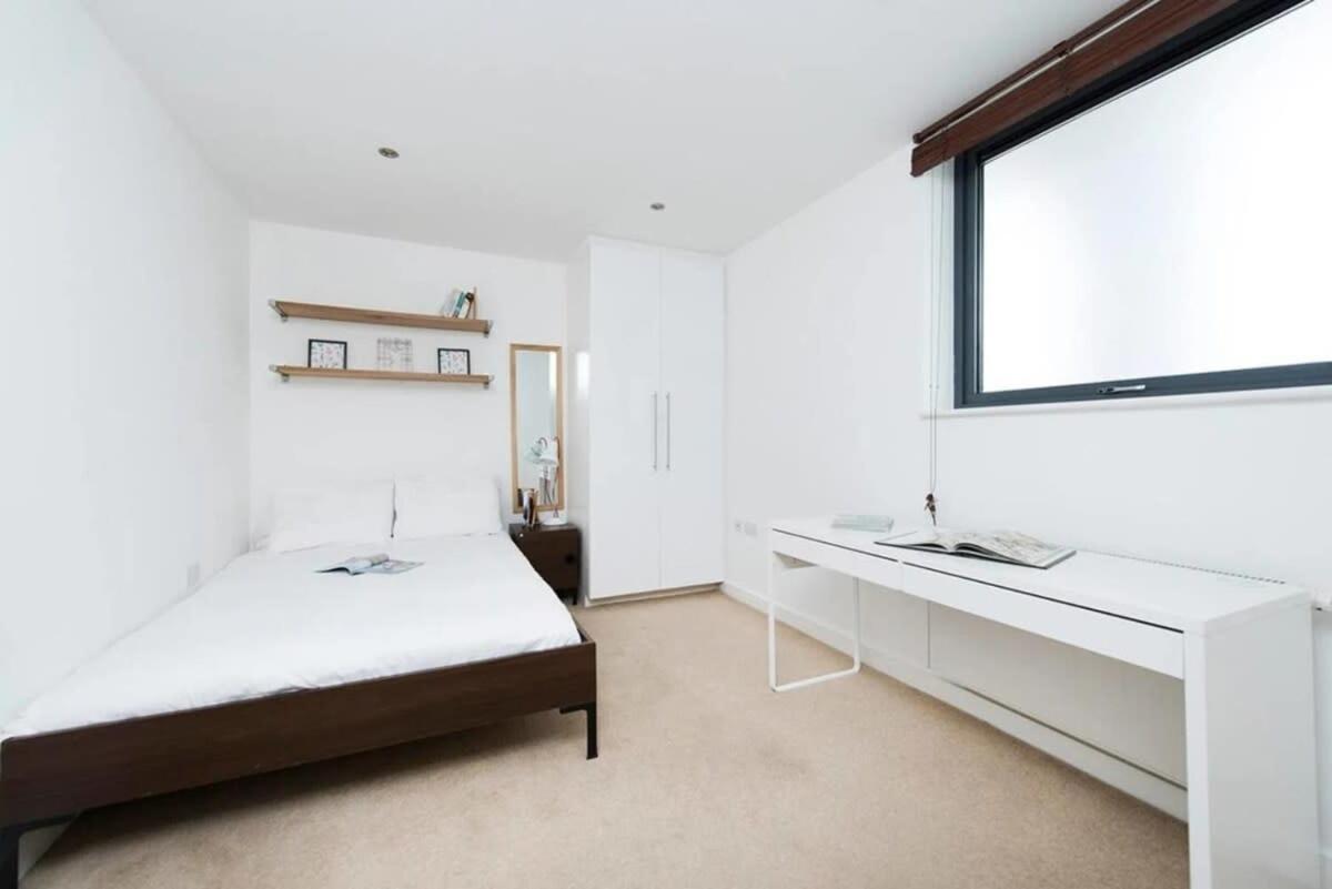 Modern 2 Bed Apartment W Balcony In Londra Exterior foto